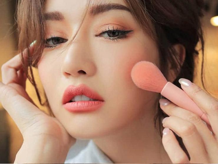 Làm đẹp - Cách trang điểm nhẹ nhàng tự nhiên dễ thương phù hợp với đi học, đi làm và đi tiệc