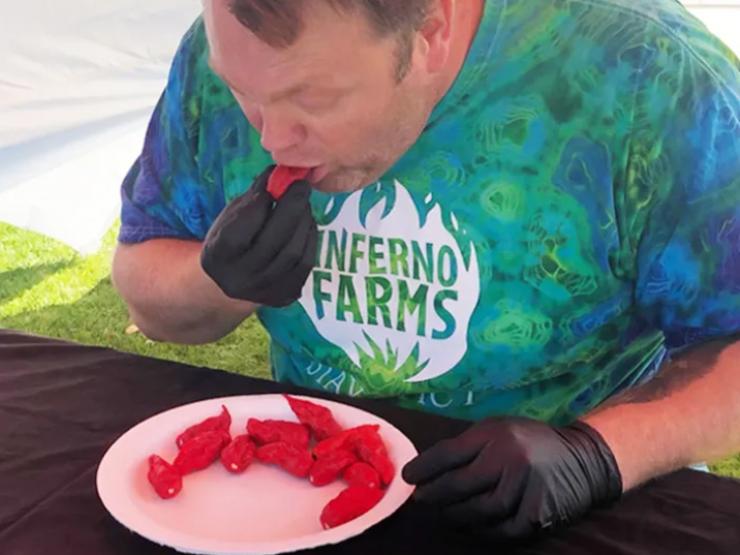 Thể thao - Môn thể thao mới "dạ dày sắt": Ăn 17 quả ớt trong 1 phút, lên ngôi "Vua ớt"