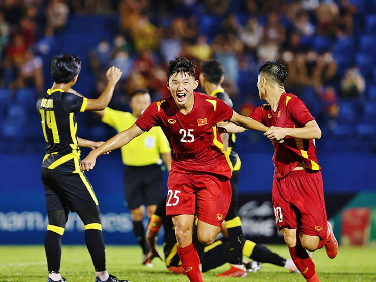 Trực tiếp bóng đá chung kết U19 Việt Nam - U19 Malaysia: Quốc Việt - Văn Khang đá chính