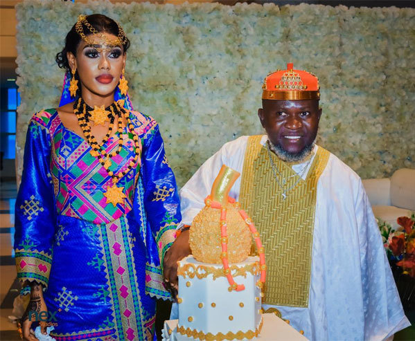 Vợ và anh trai của&nbsp;Turay trong ngày cưới, hôm 21/7. Ảnh: Mohamed Buya Turay