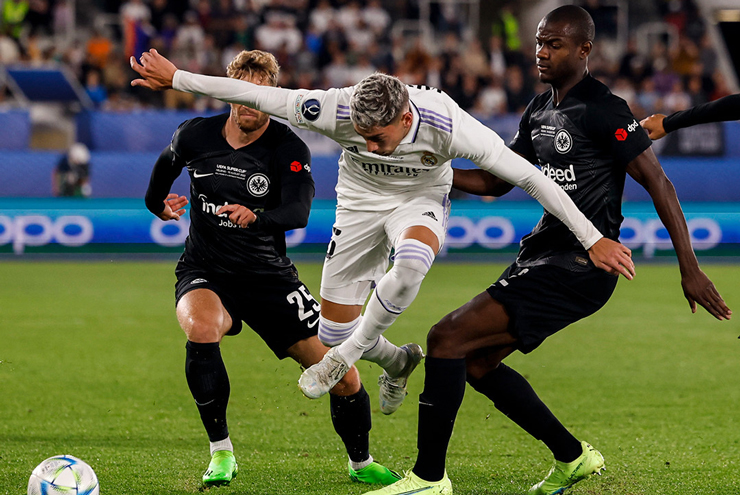 Real Madrid tỏ ra lấn lướt so với E. Frankfurt