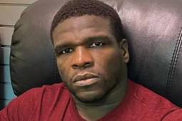 Thể thao - Nam cầu thủ gây sốc: Lôi xềnh xệch người phụ nữ khỏa thân một cách thô bạo