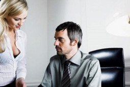 Thư ký trẻ đẹp chia tay mối tình đầu, sếp cảm thông nên đưa vào khách sạn để... "an ủi"