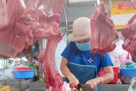 Giá thịt heo tại chợ giảm 5.000 đồng/kg