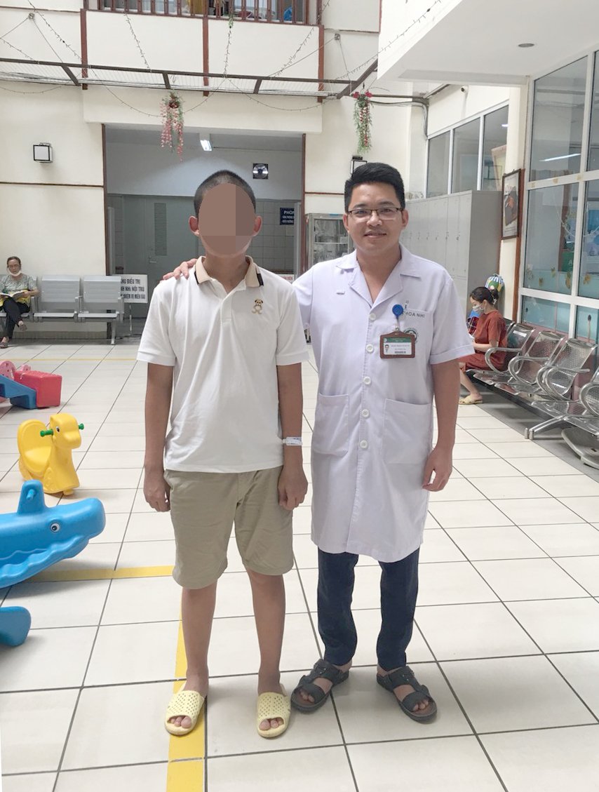 ThS.BS Phạm Văn Hưng - bác sĩ trực tiếp điều trị cho 2 ca bệnh.