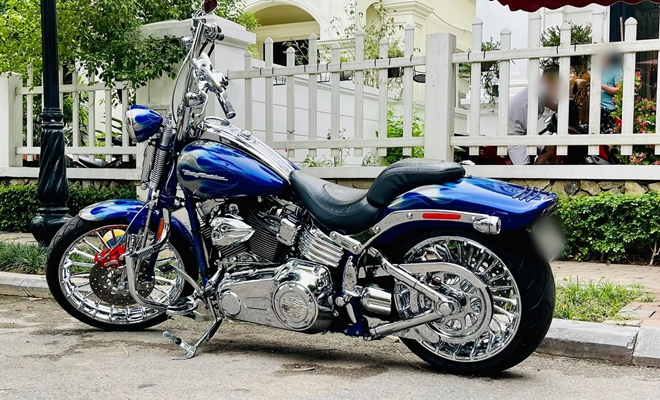 Tuấn Hưng khoe "siêu mô tô" sành điệu chẳng kém siêu xe 16 tỷ, xứng danh "tay chơi Hà thành" - 2