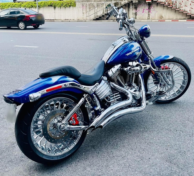 Cận cảnh chi tiết chiếc xe mới được Tuấn Hưng đăng tải trên trang cá nhân