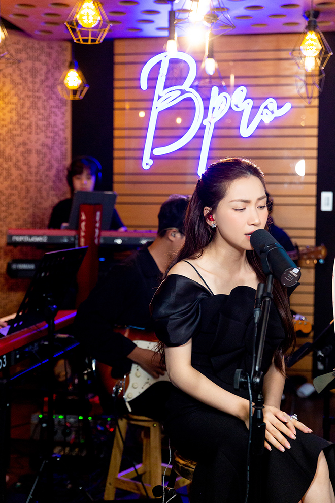 Hòa Minzy cũng góp mặt trong talkshow của Trịnh Thăng Bình