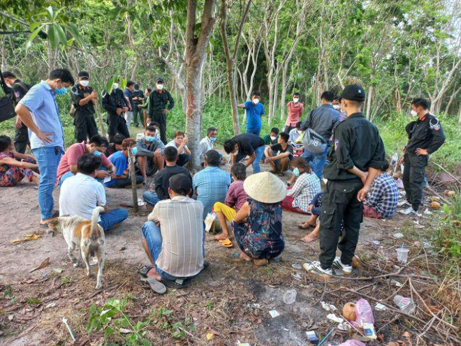 Công an Tây Ninh bắt 1 tụ điểm đánh bạc trong rừng hẻo lánh