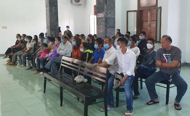 Nhiều người theo dõi phiên tòa. Ảnh: TL