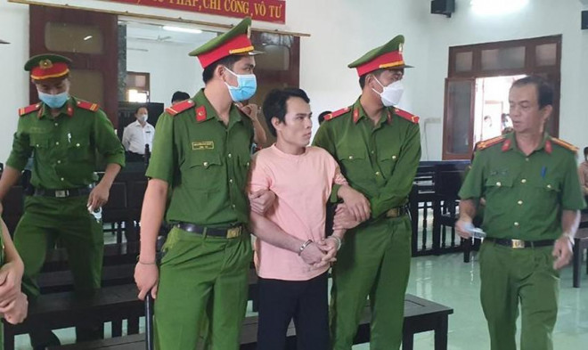 Bị cáo Đoàn Minh Hải tỏ ra hung dữ, mất bình tĩnh. Ảnh: TẤN LỘC