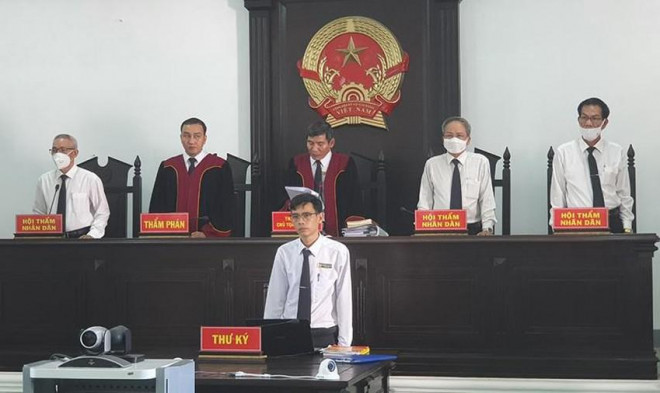 HĐXX tuyên án. Ảnh: TL