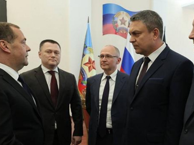 Thế giới - Cựu Tổng thống Nga Medvedev thay mặt ông Putin tới Donbass