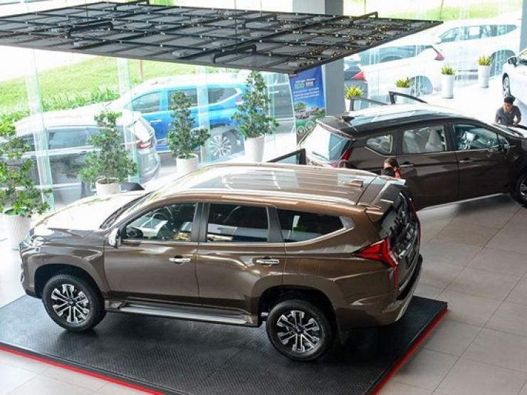 Thị trường - Tiêu dùng - Người dân đua nhau mua ô tô mới, mẫu xe 500 đến 700 triệu đồng đắt khách