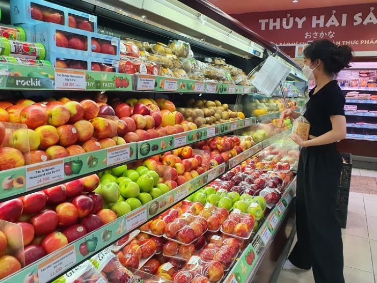 Thị trường - Tiêu dùng - Hàng hoá tăng giá từng ngày, chị em thay đổi thói quen đi mua hàng "cận date"