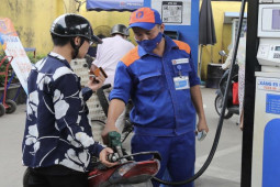 Thị trường - Tiêu dùng - Giá xăng dầu hôm nay 13/8: Đồng loạt giảm
