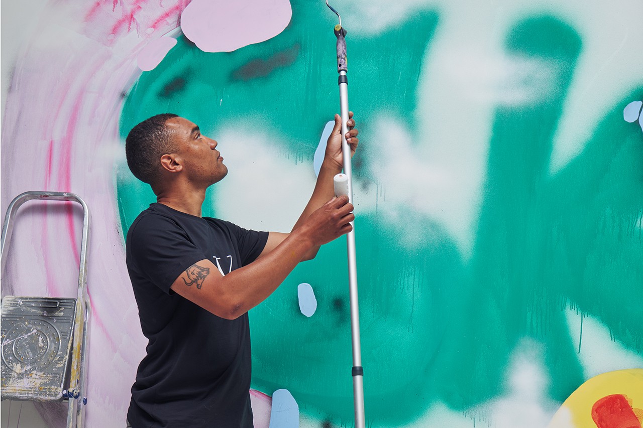 Calvin Klein tôn vinh biểu tượng monogram theo phong cách đầy tính nghệ thuật - 7