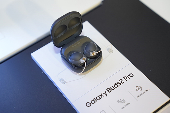 Tại Việt Nam, Galaxy Buds2 Pro có giá chính thức là 4,990,000 đồng