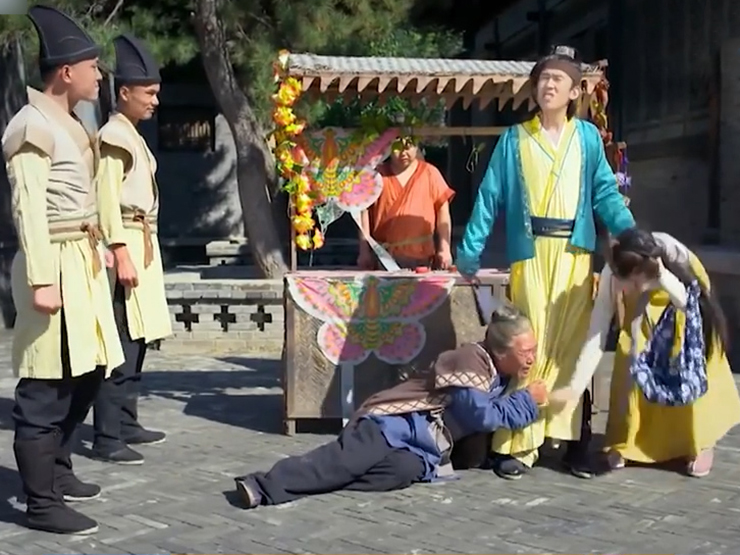 Clip hài hước - Hành động khó tin của ông bố khiến cô con gái ngỡ ngàng