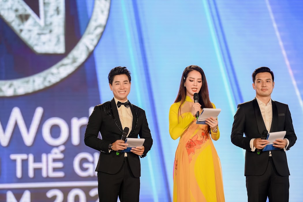 MC Nguyên Khang hội ngộ ca sĩ Lệ Quyên, Á hậu Thụy Vân - 2