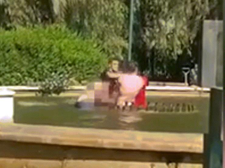 Phi thường - kỳ quặc - Video: Túm tóc định dìm đầu người phụ nữ xuống nước, gã đàn ông bị đấm không thương tiếc