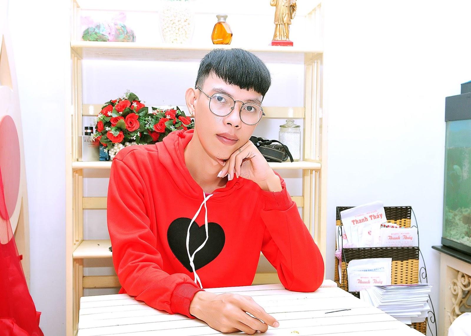 Sân khấu chính là nơi để Gia Lạc thể hiện và khẳng định niềm đam mê của chính mình