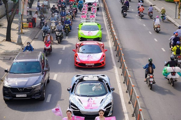 Chủ tịch Vinvin Skin tặng quà và xe sang tại sự kiện “Em là để yêu” - 3