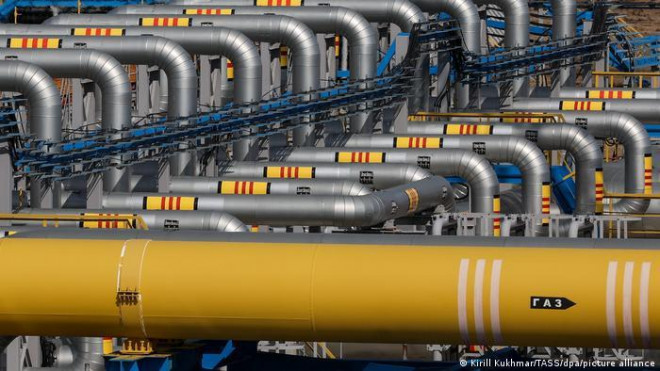 Thực tế là Ankara không thể đối phó
với sự sụt giảm của đồng Lira - tỷ giá của đồng tiền quốc nội đã
giảm hơn một nửa so với năm trước. Kết quả là, cư dân Thổ Nhĩ Kỳ
phải đối mặt với giá thực phẩm, năng lượng và dịch vụ tăng cao.