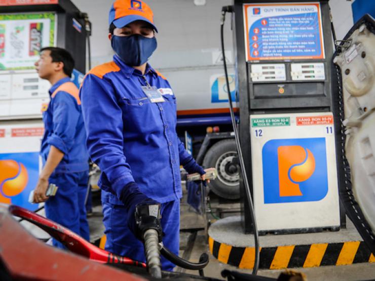 Thị trường - Tiêu dùng - Nóng tuần qua: Giá xăng dầu lại đồng loạt giảm lần thứ 5 liên tiếp