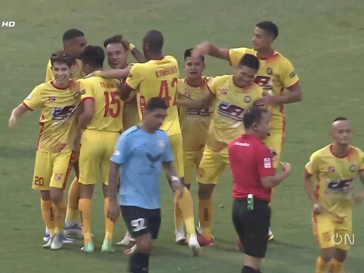 Video bóng đá Thanh Hóa - Hà Tĩnh: Áp lực cực lớn, ”siêu phẩm” chốt hạ (Vòng 12 V-League)