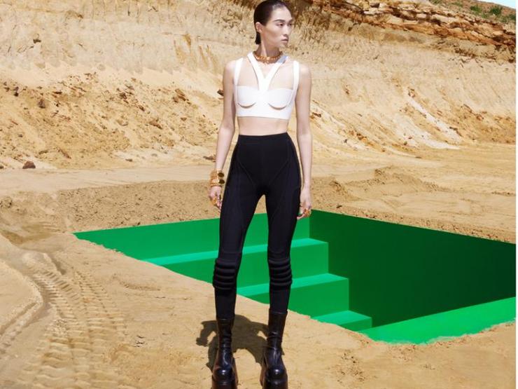 Balmain minh họa ánh sáng và bóng tối trong bộ sưu tập Thu Đông 2022