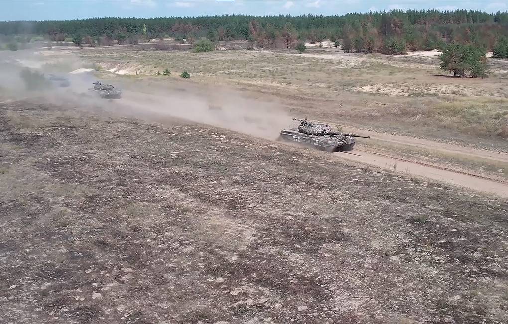 Xe tăng quân đội Nga ở mặt trận Donbass (ảnh: TASS)