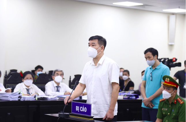 Bị cáo Phùng Anh Lê tại phiên toà.
