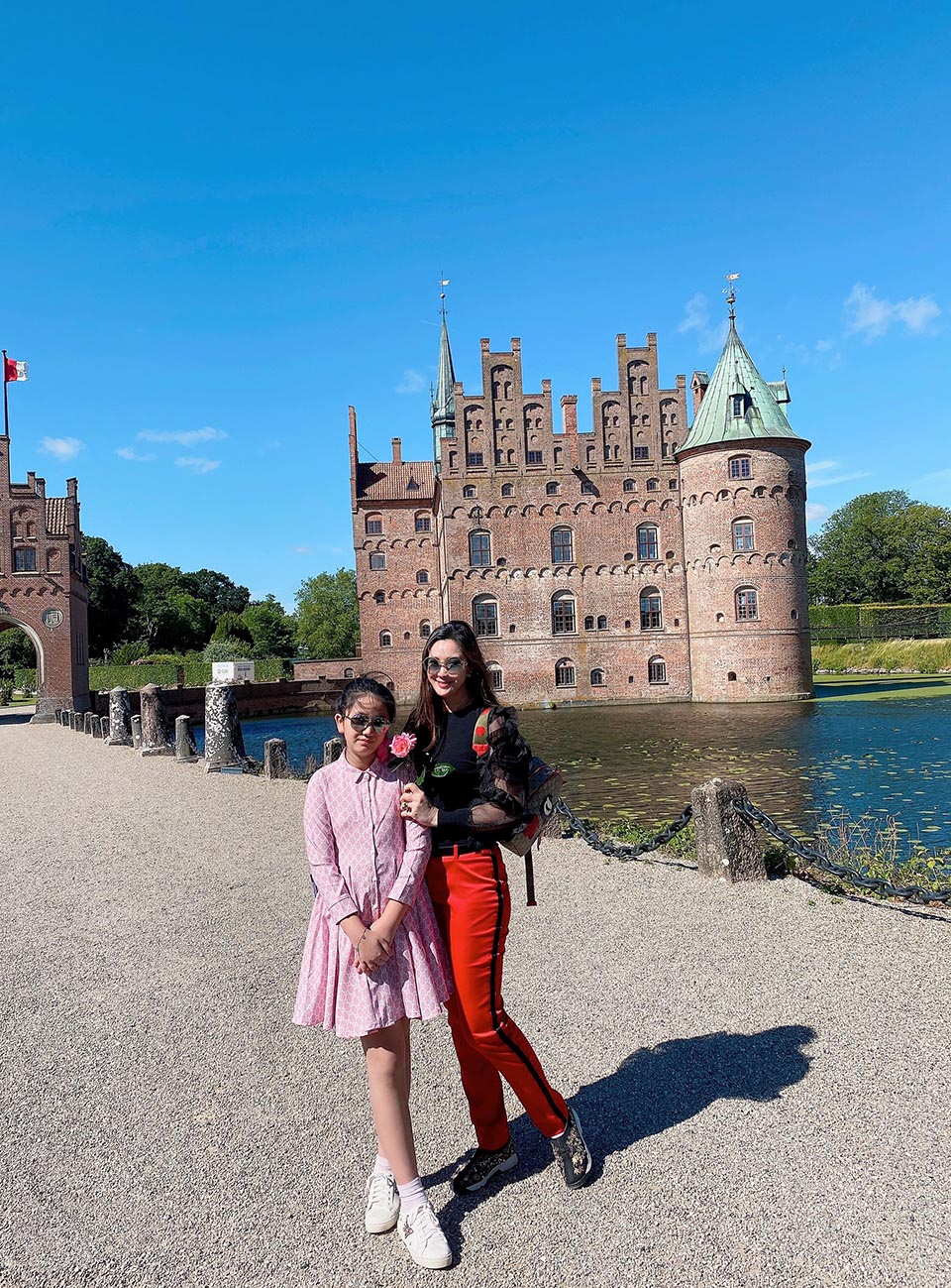 Đàm Lưu Ly và con gái du lịch tại nước ngoài