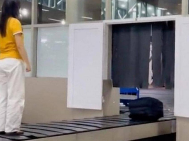 Tin tức trong ngày - Xác định danh tính nữ hành khách nhảy lên băng chuyền hành lý sân bay