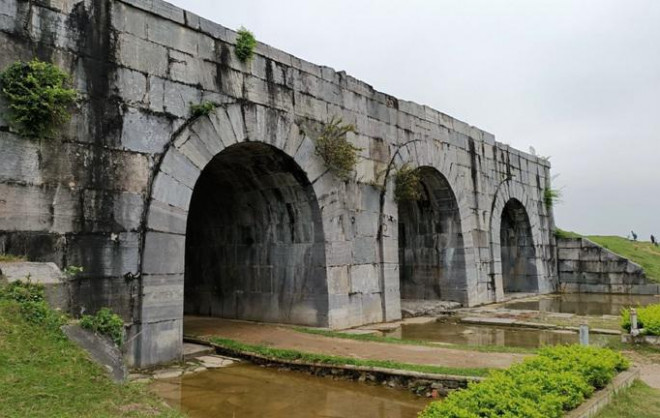 Thành nhà Hồ (còn gọi là thành Tây Đô) ở xã Vĩnh Long và Vĩnh Tiến, huyện Vĩnh Lộc, tỉnh Thanh Hóa, là một trong những công trình kiến trúc bằng đá độc đáo bậc nhất của Việt Nam và thế giới - Ảnh Tuấn Minh