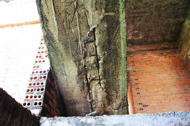 Tại khu đô thị này, tình trạng nhà
thấm nước, cốt thép han gỉ, xuống cấp diễn ra từ lâu.