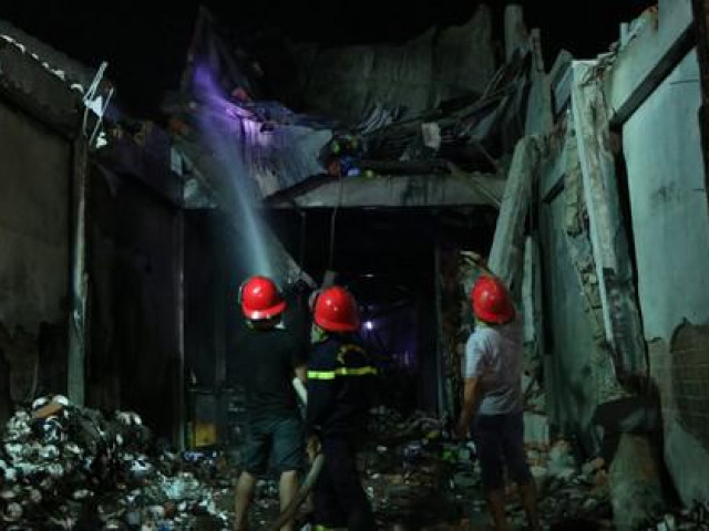 Tin tức trong ngày - Huy động chó nghiệp vụ suốt đêm tìm 3 mẹ con trong vụ cháy ở Ninh Thuận