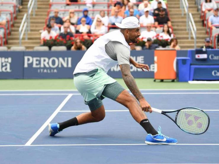 Clip nóng tennis: Kyrgios và Hurkacz rủ nhau chơi trò ”vợt ruồi” trên lưới