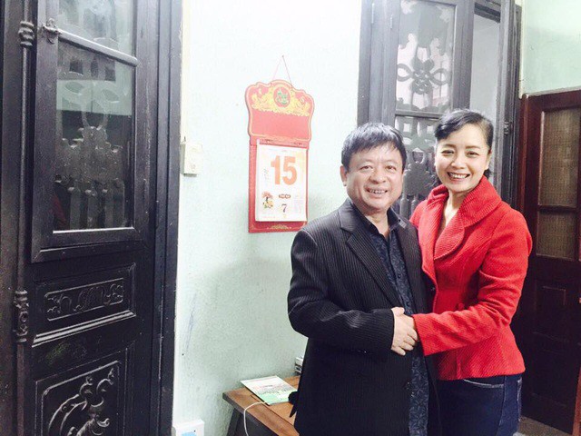 "Cả gia đình tôi cùng 20 hộ dân ở đây sẽ tiếp
tục bảo vệ khu nhà văn nghệ sĩ này, nơi gìn giữ ký ức và niềm tự
hào của Hà Nội. Biết đâu một ngày, nơi đây sẽ được trở thành một
bảo tàng danh nhân, một không gian nghệ thuật và triển lãm đích
thực để không còn những thứ "tranh nhái" hàng ngày vẫn nhanh nhản
giữa lối đi của những người làm nghệ thuật đích thực", bà xã nhạc
sĩ Đỗ Hồng Quân từng chia sẻ sau vụ cháy tầng 1 khu nhà do chập
điện.