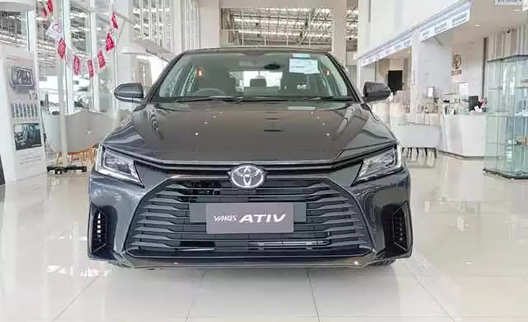 Ảnh thực tế Toyota Vios 2023 tại đại lý, ngoại hình lột xác thoát mác &#34;xe dịch vụ&#34; - 1