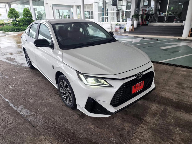 Tin tức ô tô - Ảnh thực tế Toyota Vios 2023 tại đại lý, ngoại hình lột xác thoát mác "xe dịch vụ"