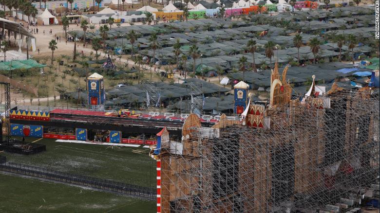 Ban tổ chức đã hủy bỏ lễ hội sau khi xảy ra tai nạn sân khấu