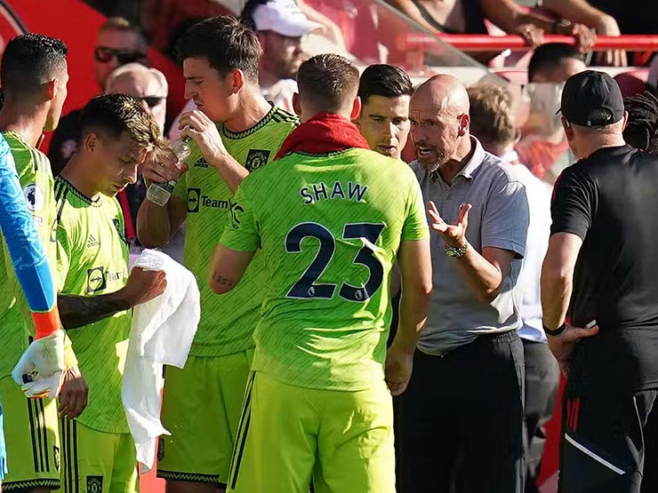 Bóng đá - Ten Hag tức giận, gọi MU là "rác rưởi" khi bị Brentford "cho 4 tát"