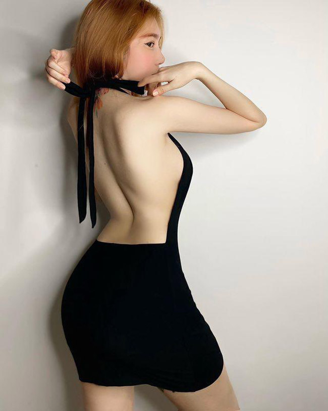 Elly Trần cũng là người đẹp thường xuyên bị mê hoặc bởi kiểu váy hở lưng như thế này.
