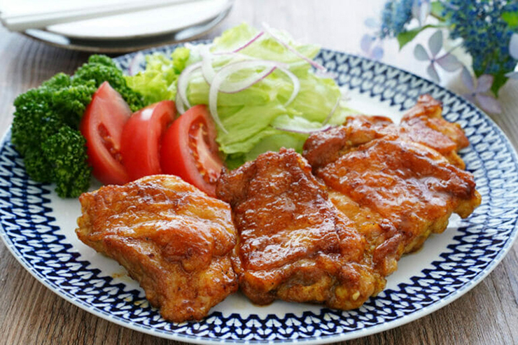 12. Gà teriyaki với bột cà ri

Nước sốt teriyaki khi cho vào thịt gà sẽ khiến thịt trở nên rất ngon, đậm đà. Bột cà ri sẽ làm cho thịt gà có mùi thơm, khác hẳn với các món gà thông thường.
