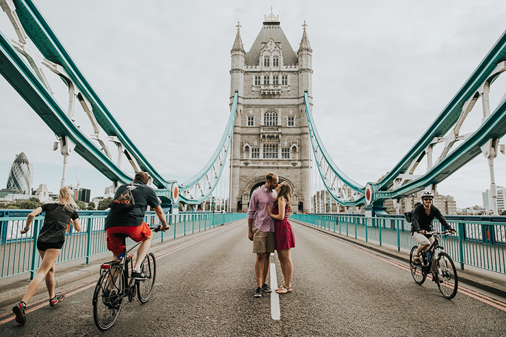 13. Cầu Tháp hoạt động như một cầu vượt sông Thames quan trọng.&nbsp;Mỗi ngày có hơn 40.000 người và gần 21.000 phương tiện di chuyển qua cầu.&nbsp;


