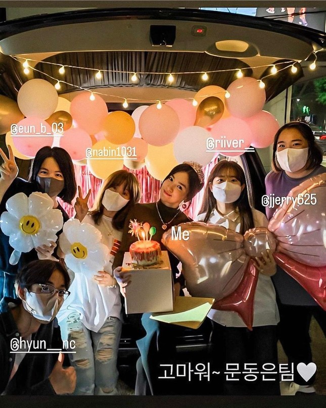 Đẳng cấp Song Hye Kyo: Đã xinh thì đeo đồ nhựa vẫn xinh, lại còn vô tình bắt trúng trend này - 2