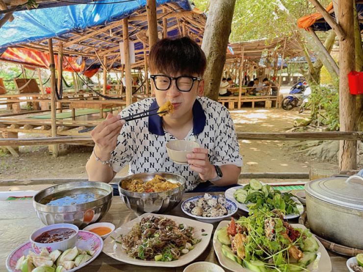 Đời sống Showbiz - Ninh Tito bỏ truyền hình đi làm Vlog review ẩm thực, không sợ bị nói là "điên"