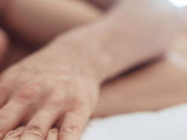 Vợ ngủ với người tình và chồng chỉ cách nhau vài ngày, khi sinh đôi hai con khác hẳn nhau